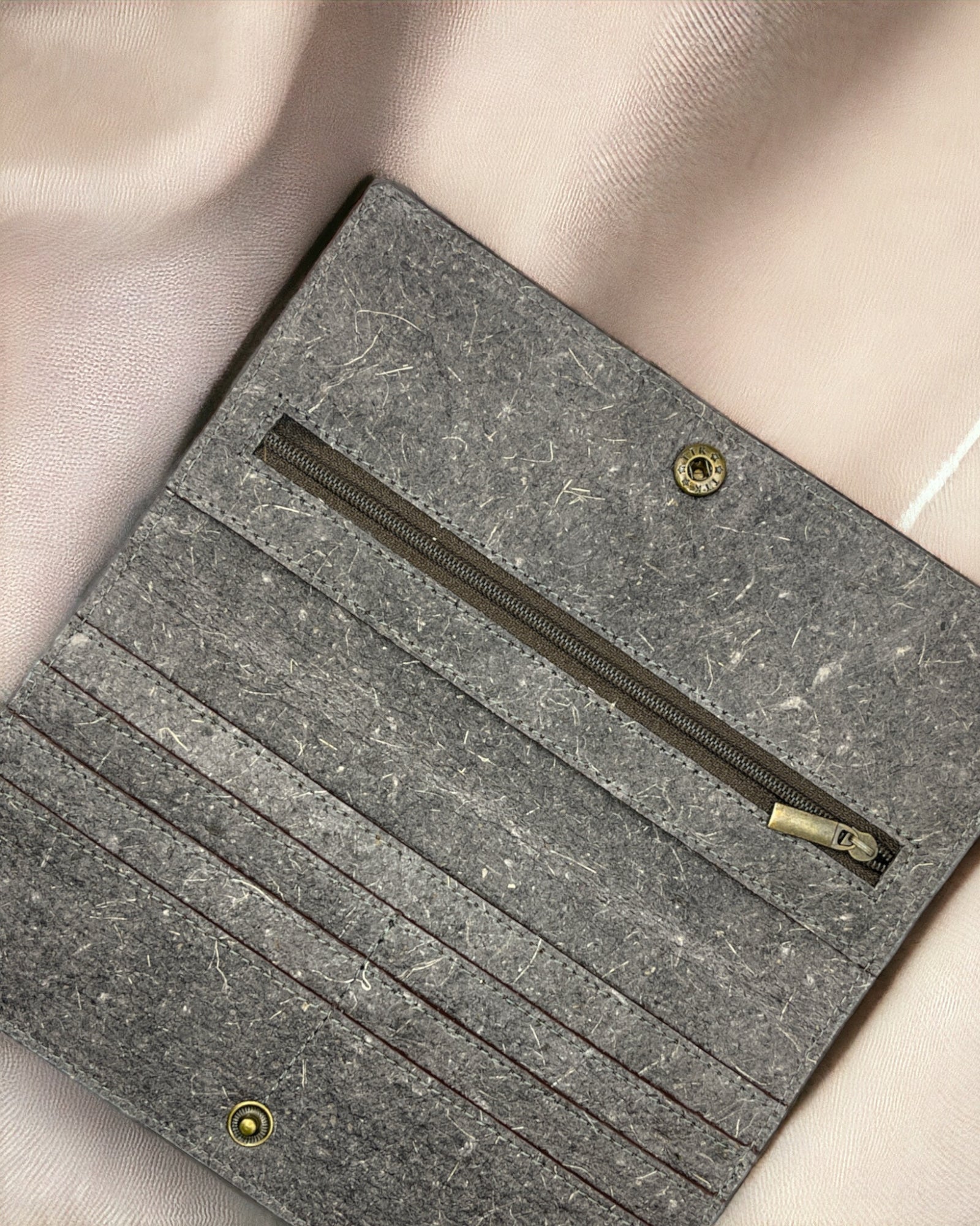 Schmales Portemonnaie aus Kokosnussleder – Beige-1