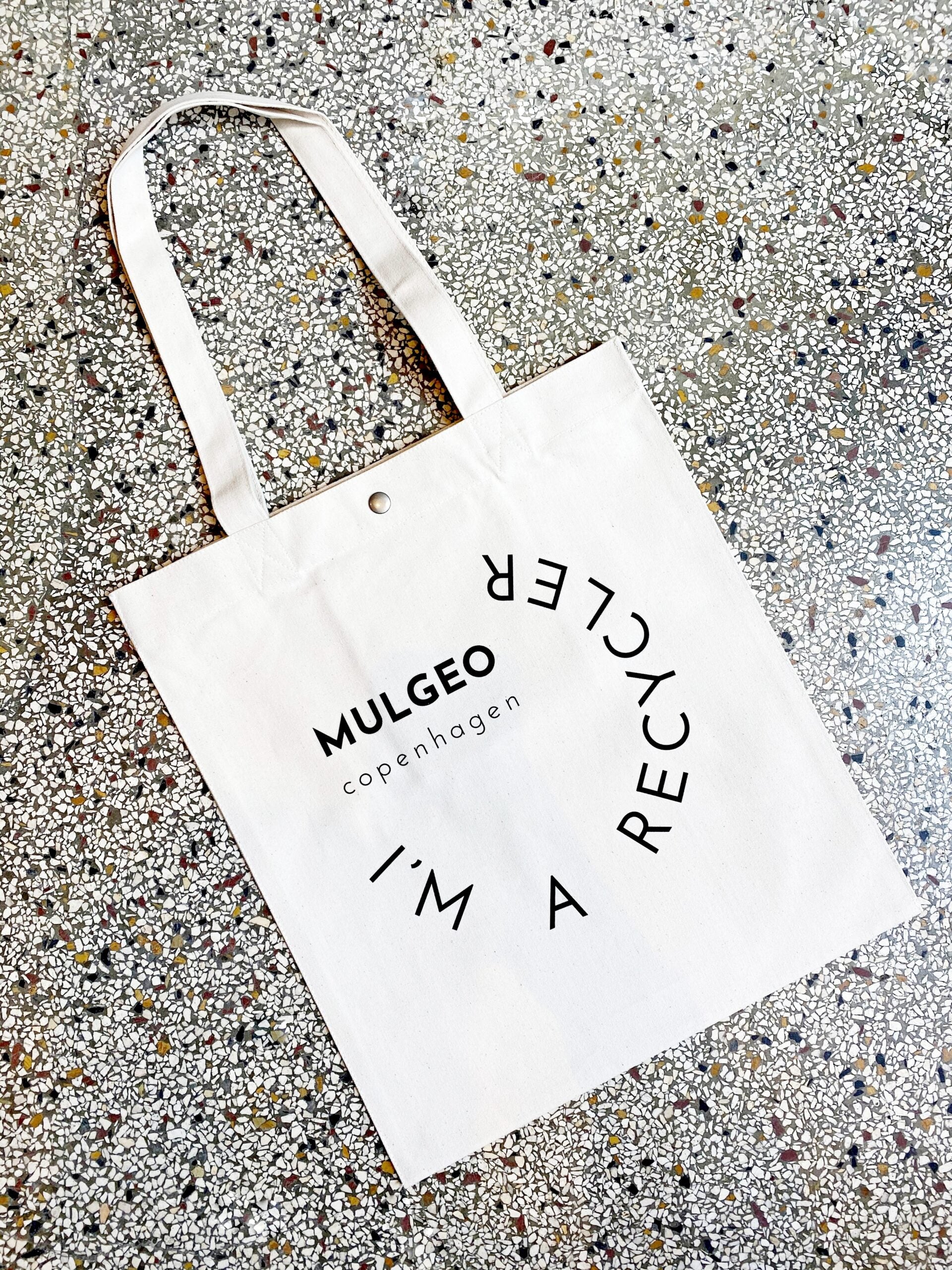 Our collection of sustainable tote bags is perfect for everyday use. Designed with quality and functionality in mind, these bags are both stylish and eco-friendly.