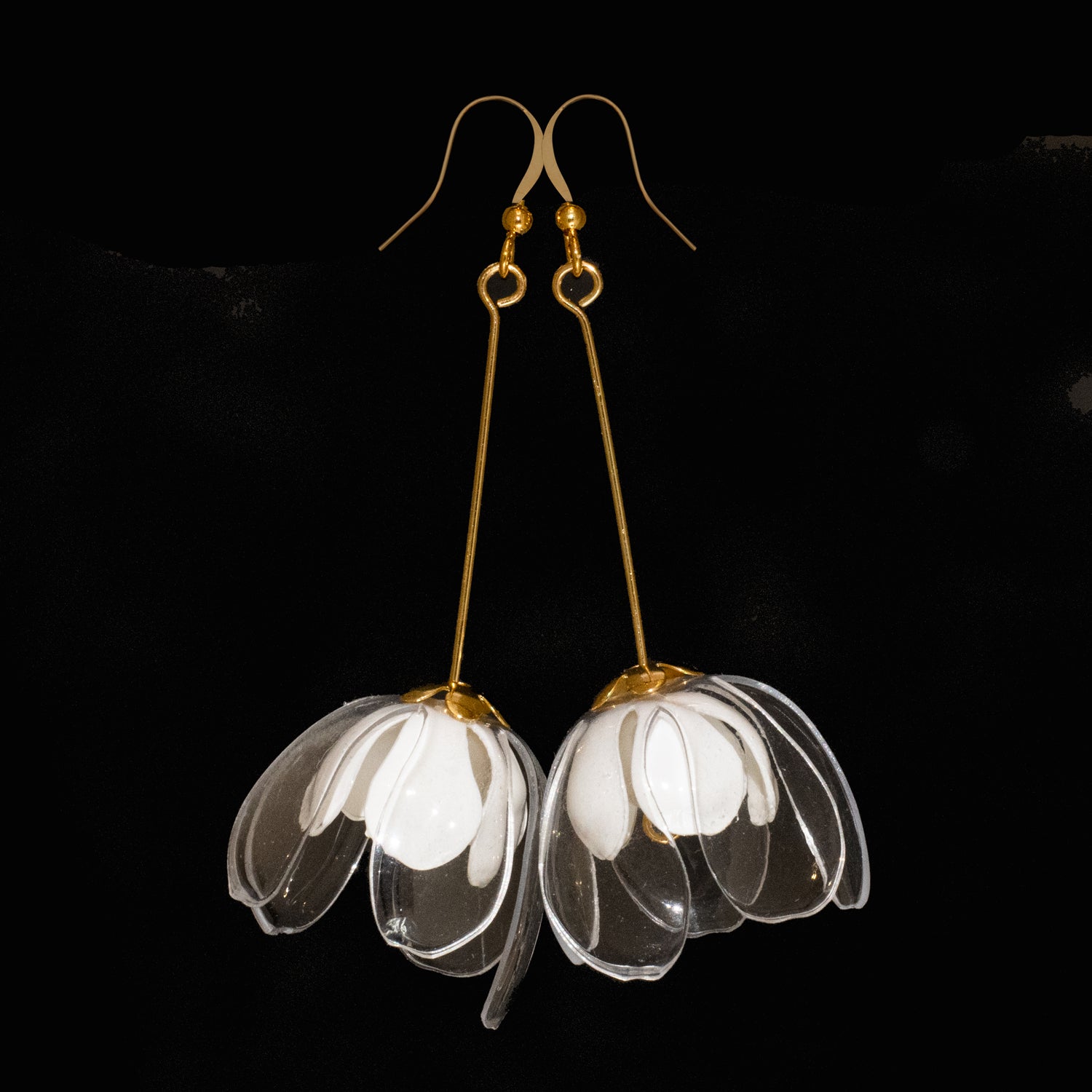 Klare und weiße Doppelblumen-Tropfenohrringe - Clear & White Double-Flower Drop Earrings-0