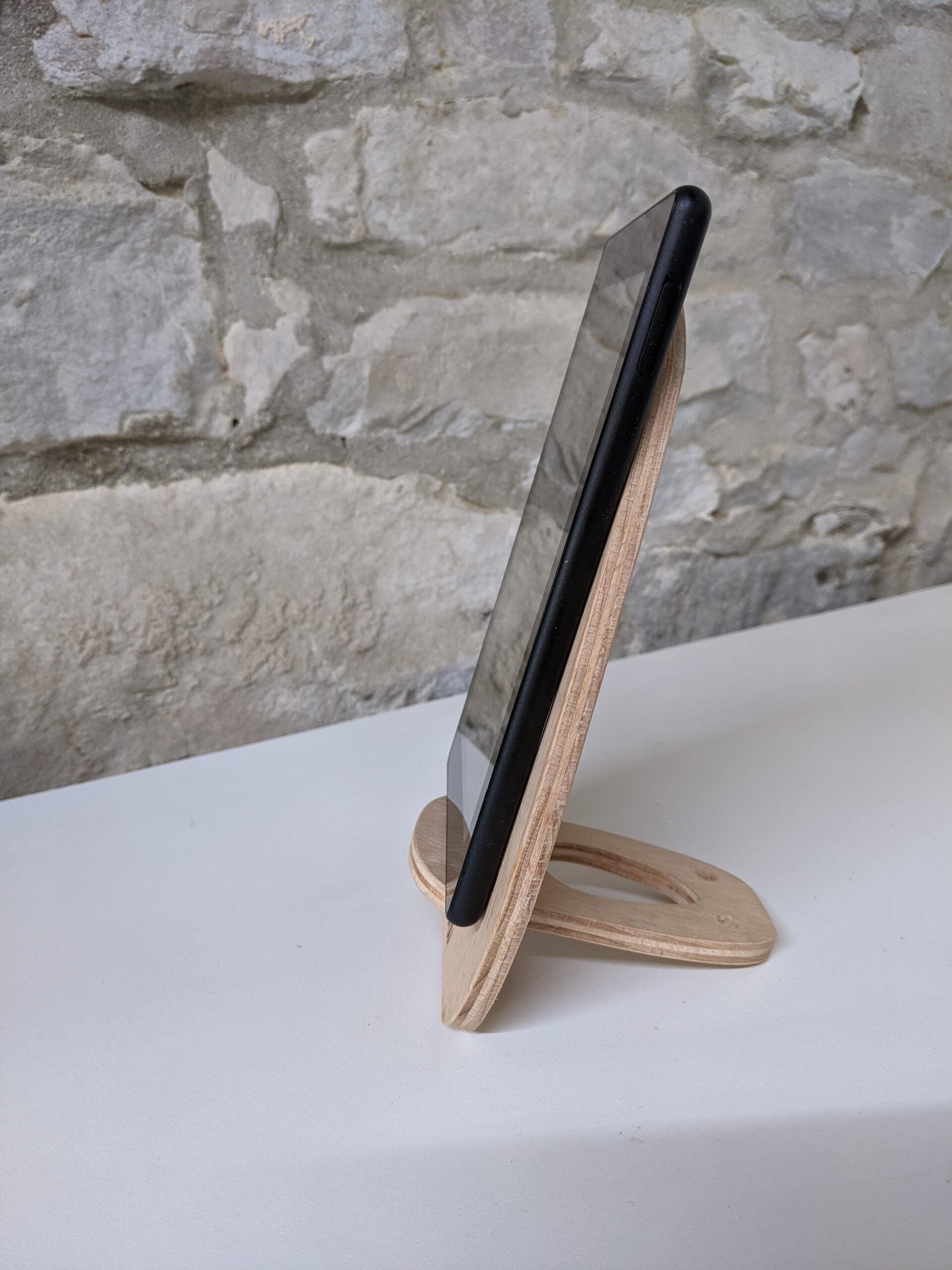  Holzständer für Tablets und iPads -Wooden  Stand for iPad and tablet -3