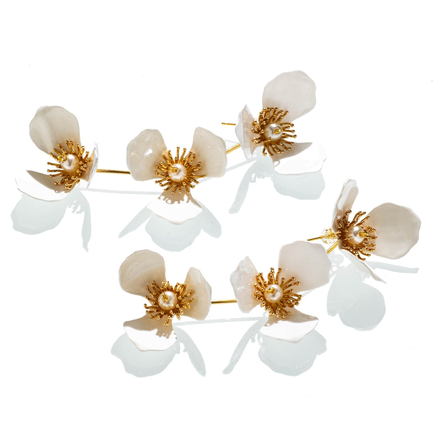 Dreifache Apfelblüten-Ohrstecker/Ohrstecker – Weiß - Triple Apple Flower Ear Pins/Stud Earrings - White-0