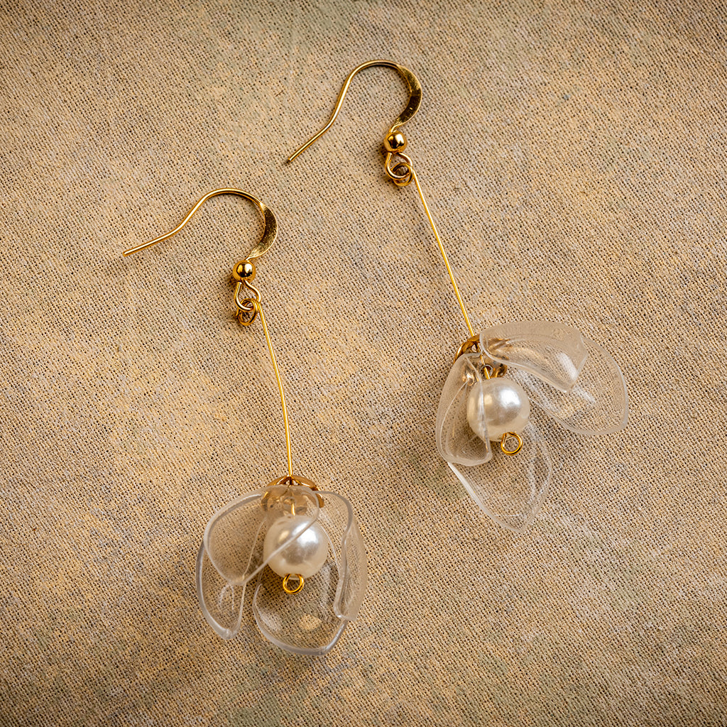 Lilien-Tropfen-Ohrringe  - Upcycled Clear Lily Drop Earrings-2