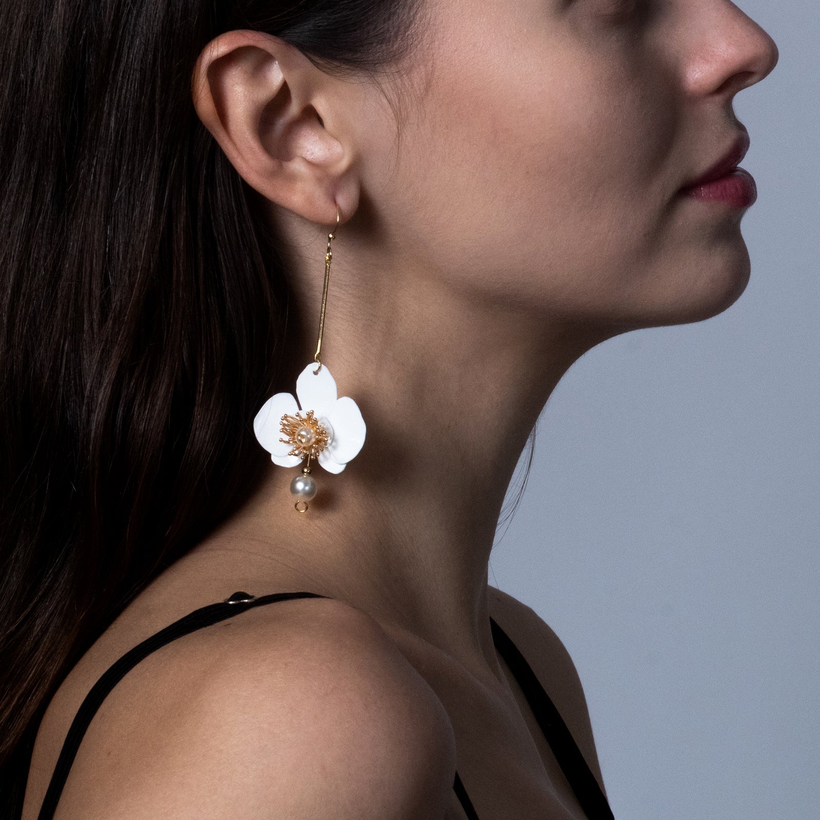 Schmetterling-Orchideen-Perlenohrringe – Weiß - Butterfly Orchid Pearl Earrings - White-1