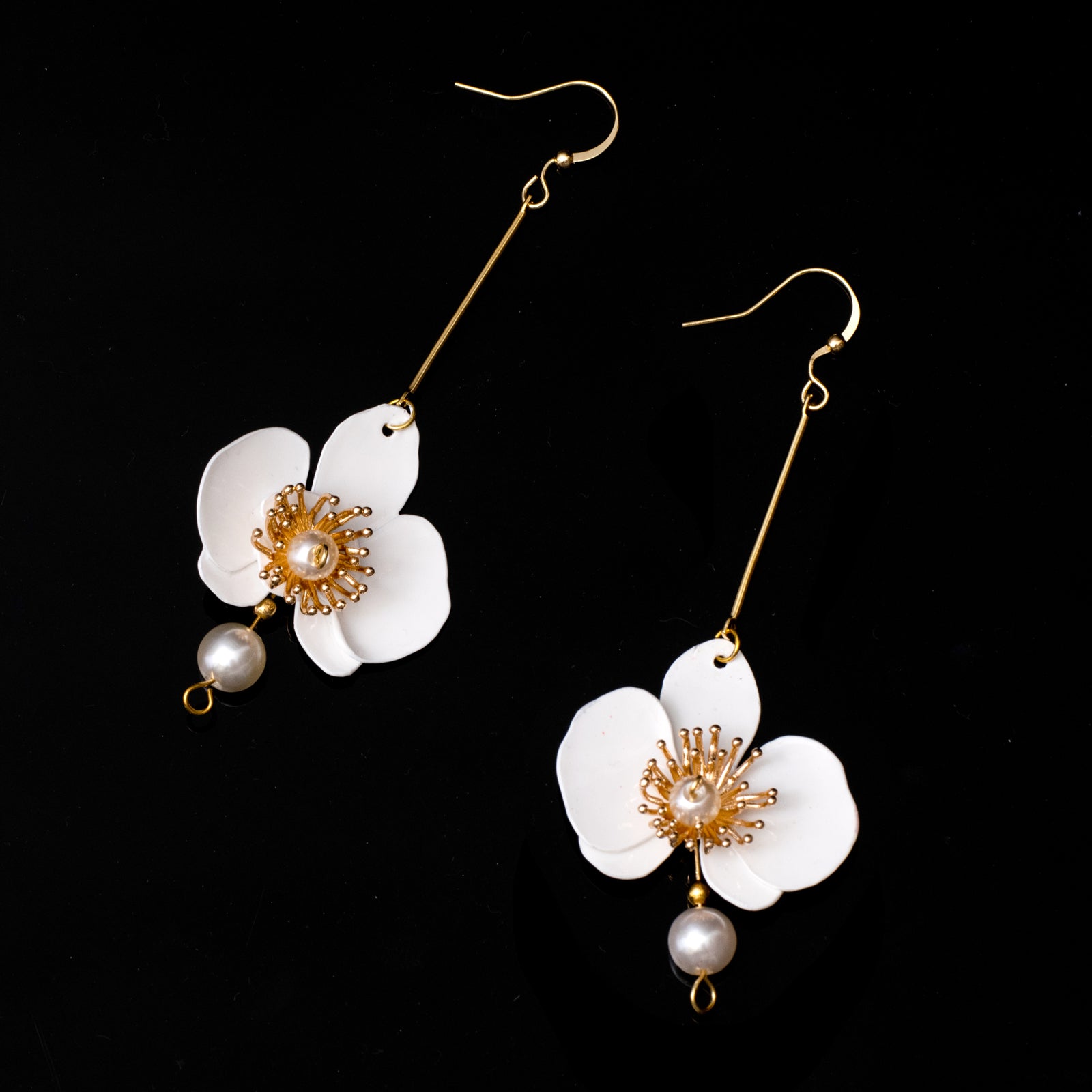 Schmetterling-Orchideen-Perlenohrringe – Weiß - Butterfly Orchid Pearl Earrings - White-2